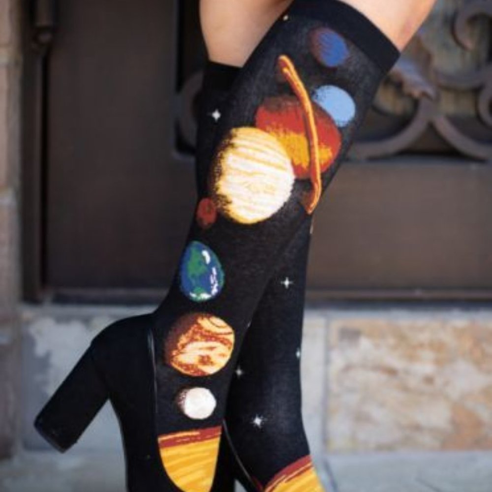 NWT Knee High Planet Space Solar System Socks Wmn Sz 6-10, Mens Sz 4-8 Hot Topic